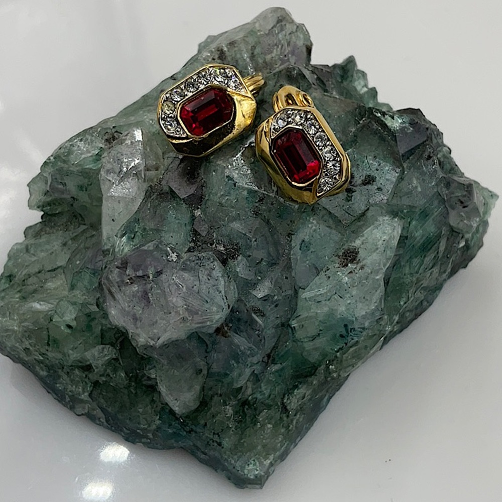 Vtg (1970)Monet Gold Earrings Leverback Clip On With Sparkling Crystals